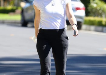 Jennifer Garner Is Wearing the $8 Accessory Trend From the ’90s That We Love to Hate