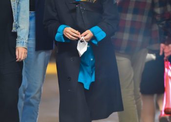 Ashley Olsen Wore the $760 Version of the Comfortable Sandal Replacing Birkenstocks