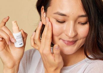 Shoppers Say This $28 Oil “Literally Melts” Their Pimples Overnight