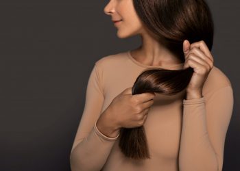 People With Damaged Hair Are Raving About This Bonding Shampoo for Smoothing Strands