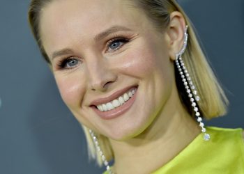Kristen Bell Just Revealed the Mascara She Swears by for Her No-Makeup Look