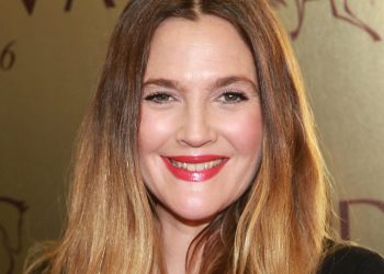 Drew Barrymore Uses This Eyeliner Trick Every Day for ‘Perky, Perky’ Eyes