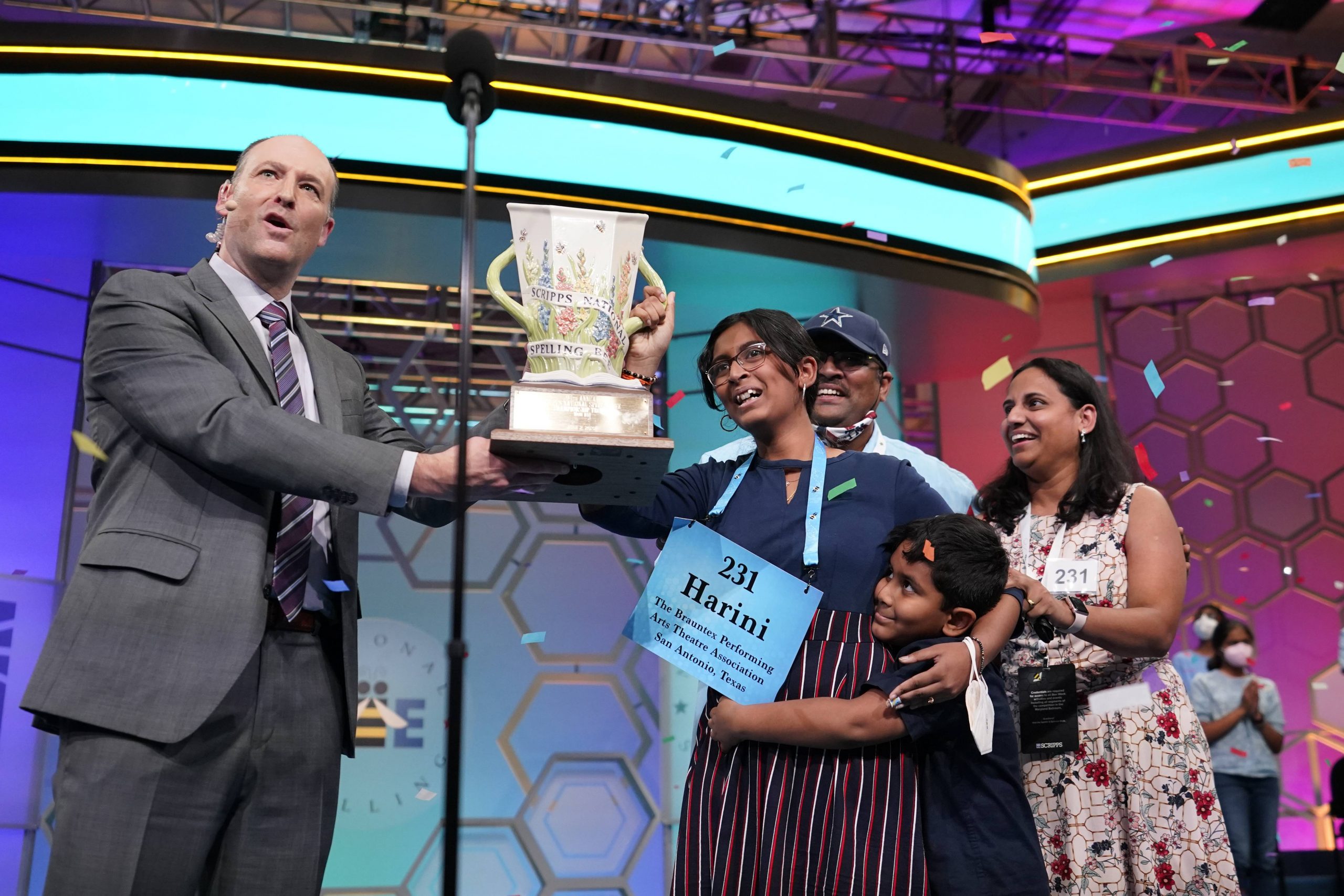 14-year-old from Texas wins spelling bee in first tiebreaking spell-off