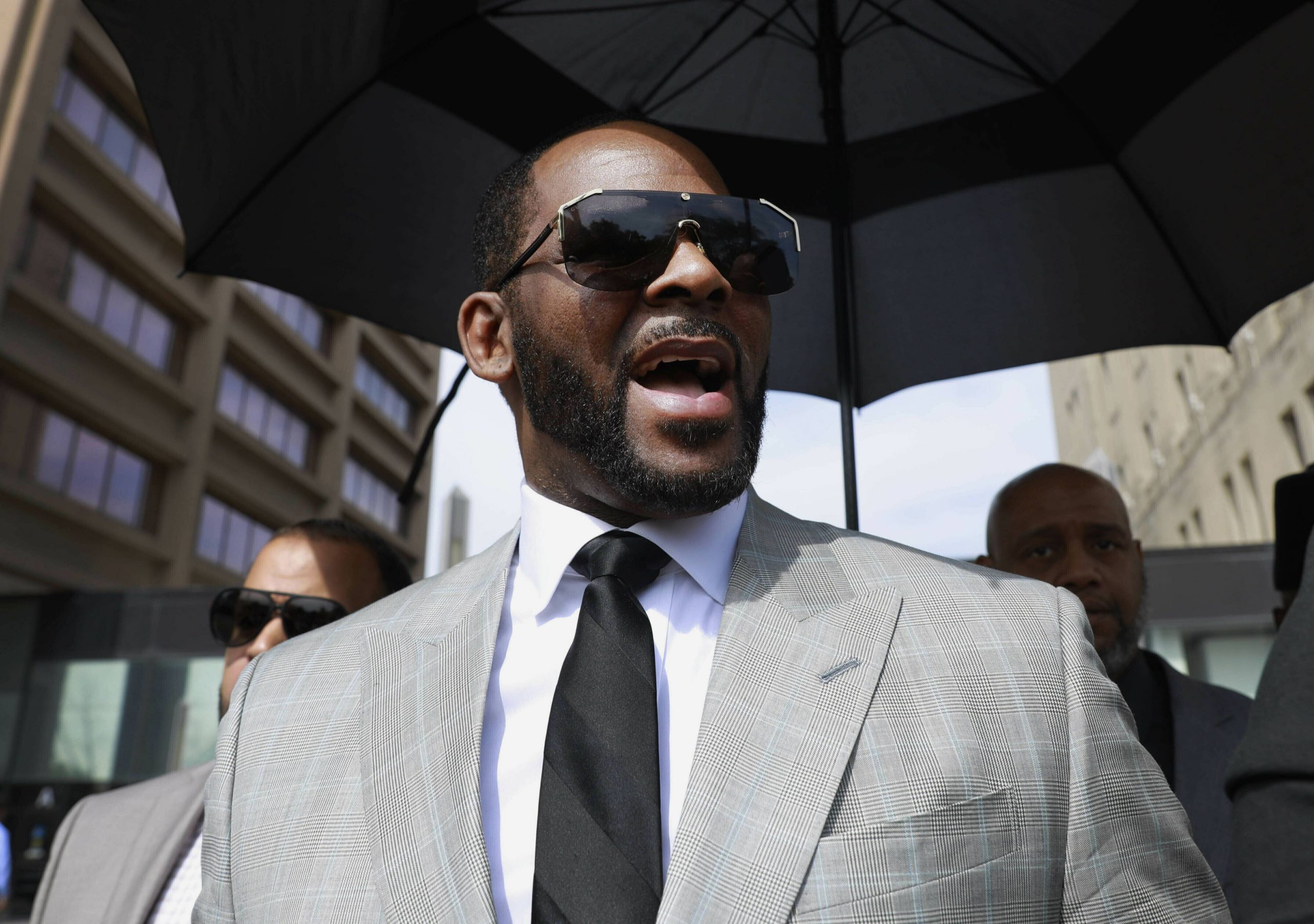 Defense: Key government witness tried to extort R. Kelly