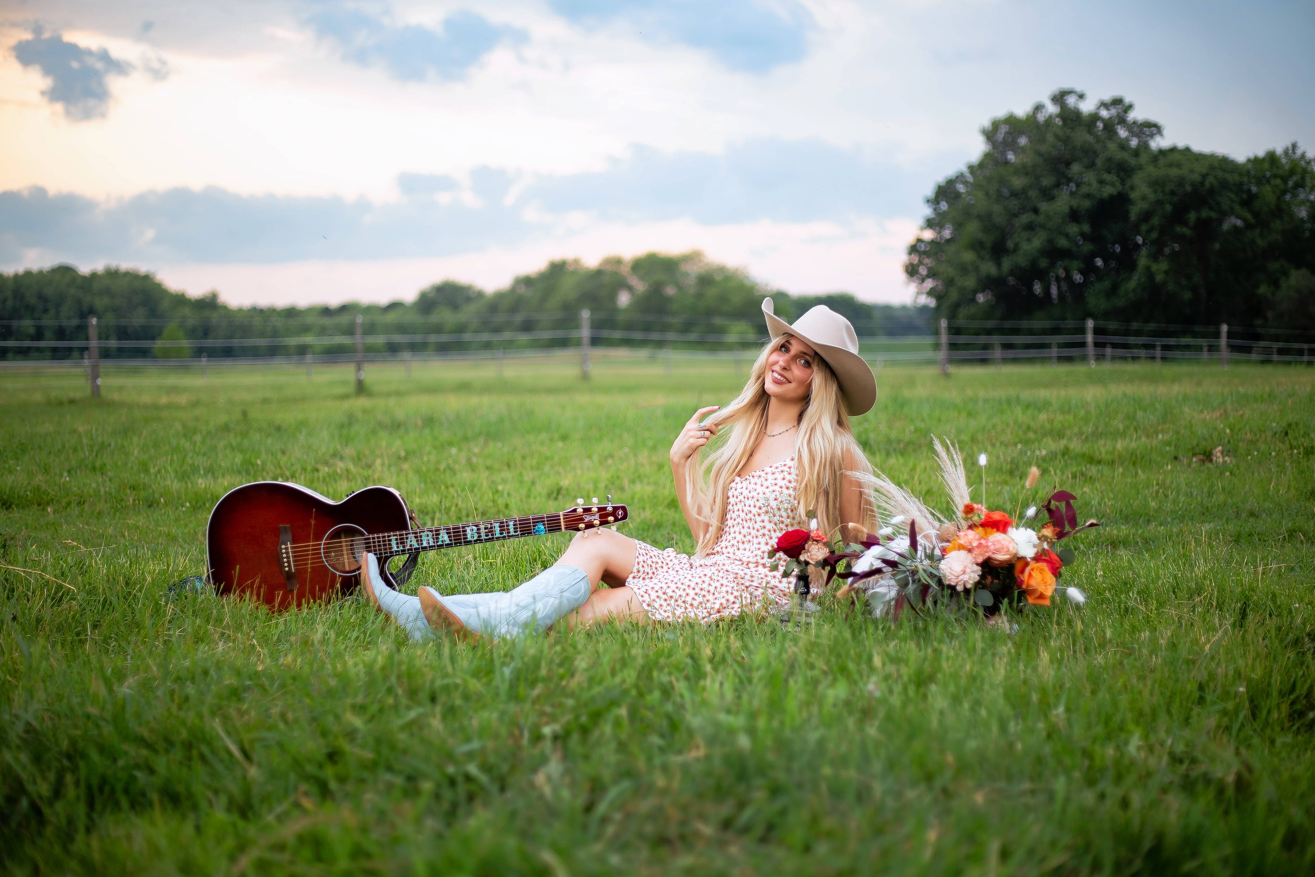 In her new single "Couple More Rounds," Lara Bell conveys loneliness, but in a sparkling and playful way.