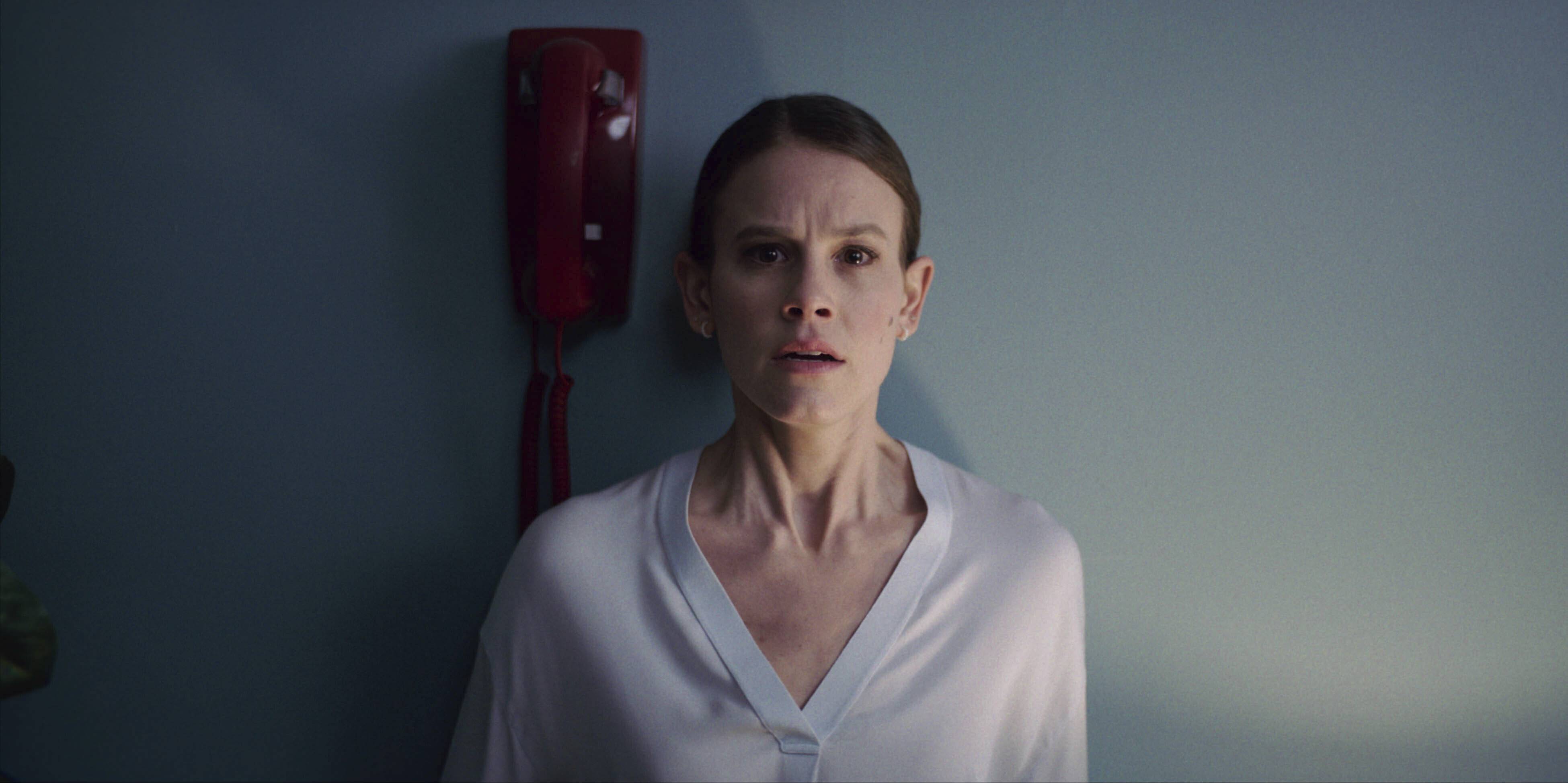 Sosie Bacon is haunted by a traumatic event in "Smile."