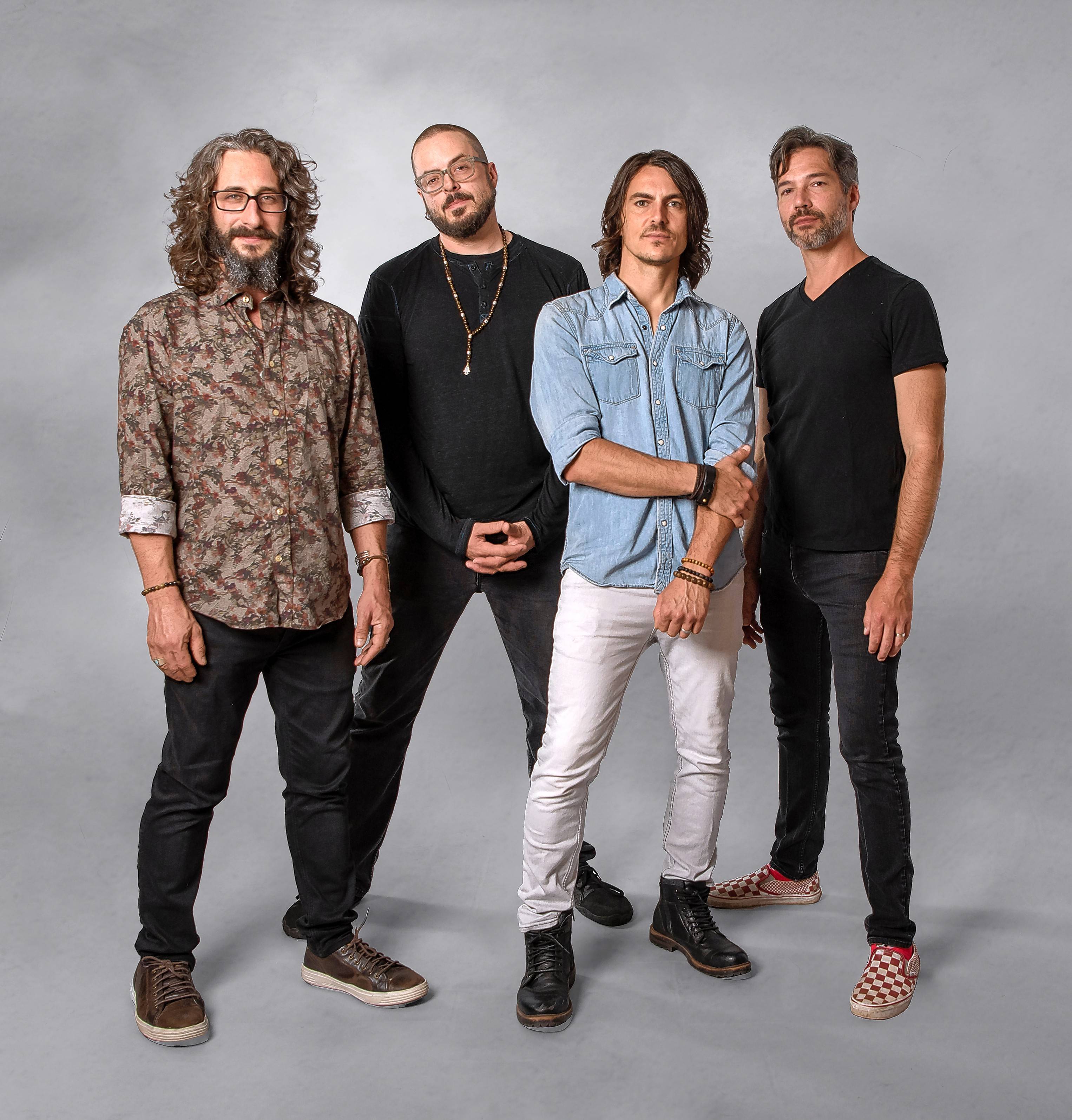The Pino Farina Band headlines the Des Plaines Theatre this weekend.